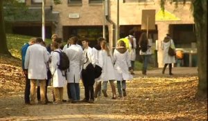 Plusieurs centaines d'étudiants en médecine protestent contre l'insuffisance de numéros Inami