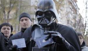 Dark Vador interdit de vote en Ukraine - ZAPPING ACTU HEBDO 01/11/2014