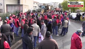 VIDEO. Poitiers. Les agriculteurs manifestent devant la préfecture