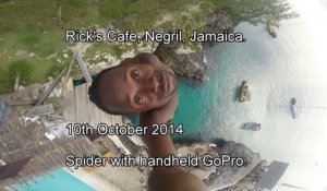 Un plongeur de falaise surnomé Spider saute de 25m de haut! Negril, Jamaica