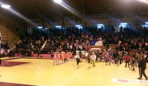 Arras: clapping des Demoiselles du basket après leur victoire contre Tarbes