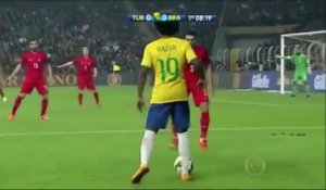 Turquie-Brésil: Willian, quel dribble !