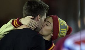 Miley Cyrus et Patrick Schwarzenegger s'embrassent à un match de l'USC