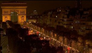 Omar Sy donne le coup d'envoi des illuminations de Noël sur les Champs Elysées