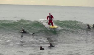 Le Père Noël surfe en Italie