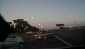 Crash terrible sur l'autoroute, un passager éjecté du cabriolet!
