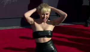 Miley Cyrus veut approuver ses photos de concert, un comportement de diva ?