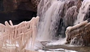 En Chine, une cascade se transforme en glace
