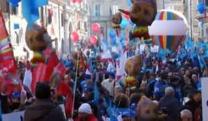Italie : des dizaines de milliers de personnes dans les rues contre le gouvernement Renzi