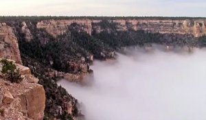 Superbe nuage dans le Grand Canyon