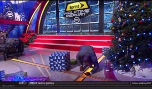 Shaquille O'Neal chute sur le sapin de Noël en direct pendant Inside The NBA