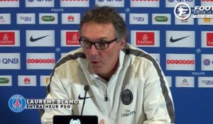 Blanc tacle Cavani et Lavezzi