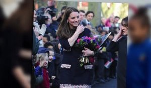 Kate Middleton a un style de maternité chic comme nul autre pour sa première apparition publique en 2015