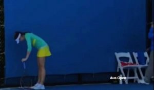 Une joueuse de tennis vomit sur le court mais remporte le match
