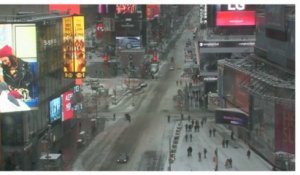 Tempête de neige à New York : Times Square vidé de ses piétons