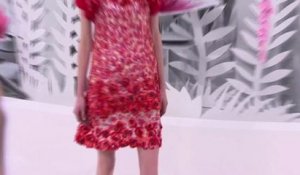 Haute couture : Chanel défile en couleurs