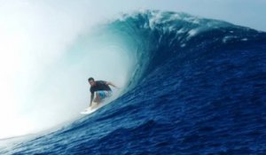 "Why", Eli Olson dans les barrels entre Hawaï, Tahiti et l'Indonésie.