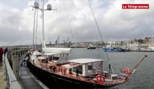 Brest. Un voilier spectaculaire au port du Château