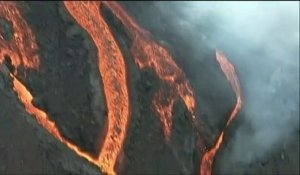 A La Réunion, le Piton de la Fournaise continue de cracher de la lave