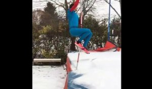 Renaud Lavillenie saute à la perche dans la neige
