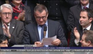 Frédéric Barbier, de retour dans l'hémicycle pose une question à Manuel Valls