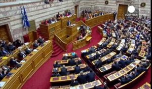 Grèce : Alexis Tsipras obtient la confiance du parlement et durcit le ton