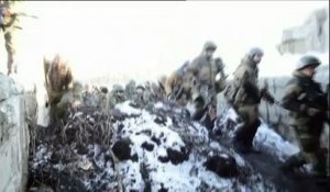L'armée ukrainienne et les pro-russes déploient leurs troupes dans la ville de Debaltseve