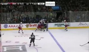 Hockey sur glace : l'arbitre se fait éjecter du terrain