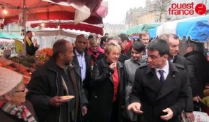 Manuel Valls en campagne au marché des Lices à Rennes