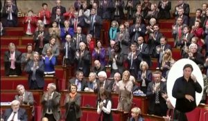 Valls attaque le député UMP Darmanin qui a traité Taubira de "tract pour le Front national"