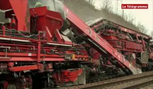 SNCF. Remplacement des anciennes voies ferrées : un chantier mobile entièrement mécanisé