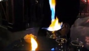 Une fontaine de flammes. IMPRESSIONNANT!