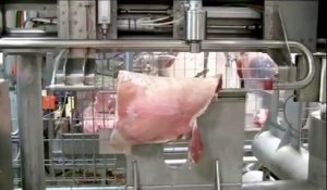 Un automate permet de découper la viande intégralement