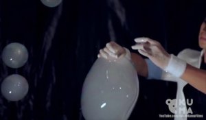 Le maitre des bulles!  Artiste chinois qui joue avec des bulles : magique!