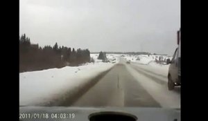 Un automobiliste se fait surprendre par un chasse neige