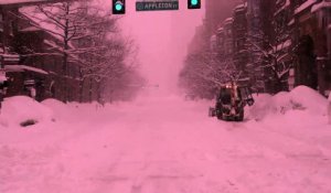 Pas un chat et 1m de neige dans les rues de Boston ! Impressionnant !