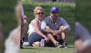 Britney Spears et Charlie Ebersol profitent d'une journée ensoleillée à un match de foot de Jayden