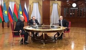 Poutine : "nous espérons que Kiev suivra les accords de Minsk"