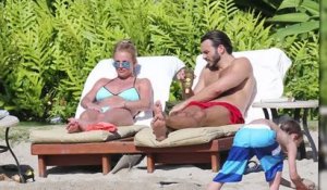 Britney Spears en vacances à Hawaï avec son nouveau petit-ami Charlie Ebersol