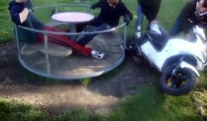 Un tourniquet qui tourne à l'aide d'un scooter