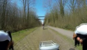 Cyclisme - Paris-Roubaix : L'entrée sur Arenberg