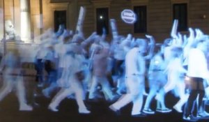 Privés de manif', ces Espagnols défilent... en hologrammes