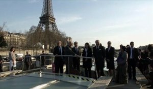 Hollande et le Premier ministre indien à bord d'un bâteau-mouche après la vente de Rafale