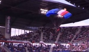 SRFC / Guingamp :  l'arrivée du ballon en parachute !