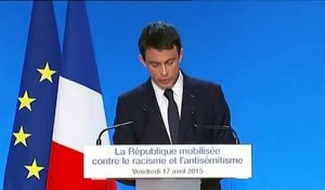 Valls : "La passivité sur internet" vis-à-vis du racisme, "c'est fini"