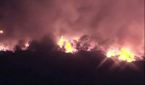 Un feu de forêt menace des centaines de maisons en Californie