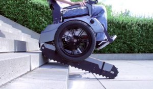 Un fauteuil roulant capable de monter les escaliers