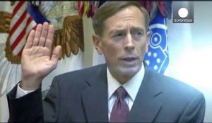Mise à l'épreuve et lourde amende pour l'ex-général américain David Petraeus