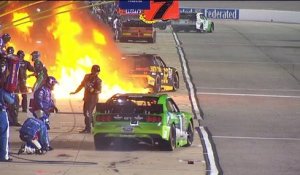 Feu impressionnant en pleine course de NASCAR