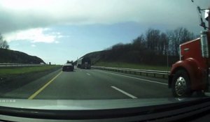 Road rage terrible : Un chauffeur de Camaro cause un gros accident!